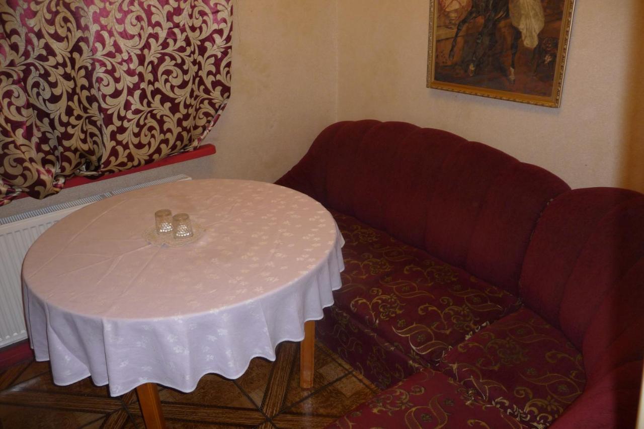 Готель-Маєток Lipiny Buitenkant foto
